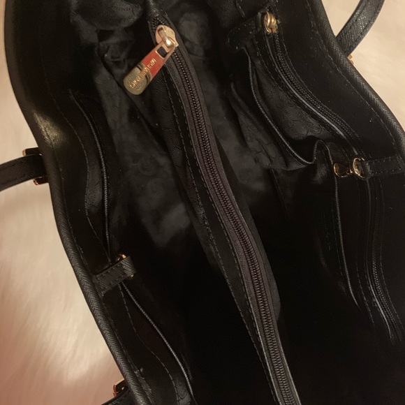 MICHAEL KORS Black Bag with Gold Hardware - Picture 4 of 6